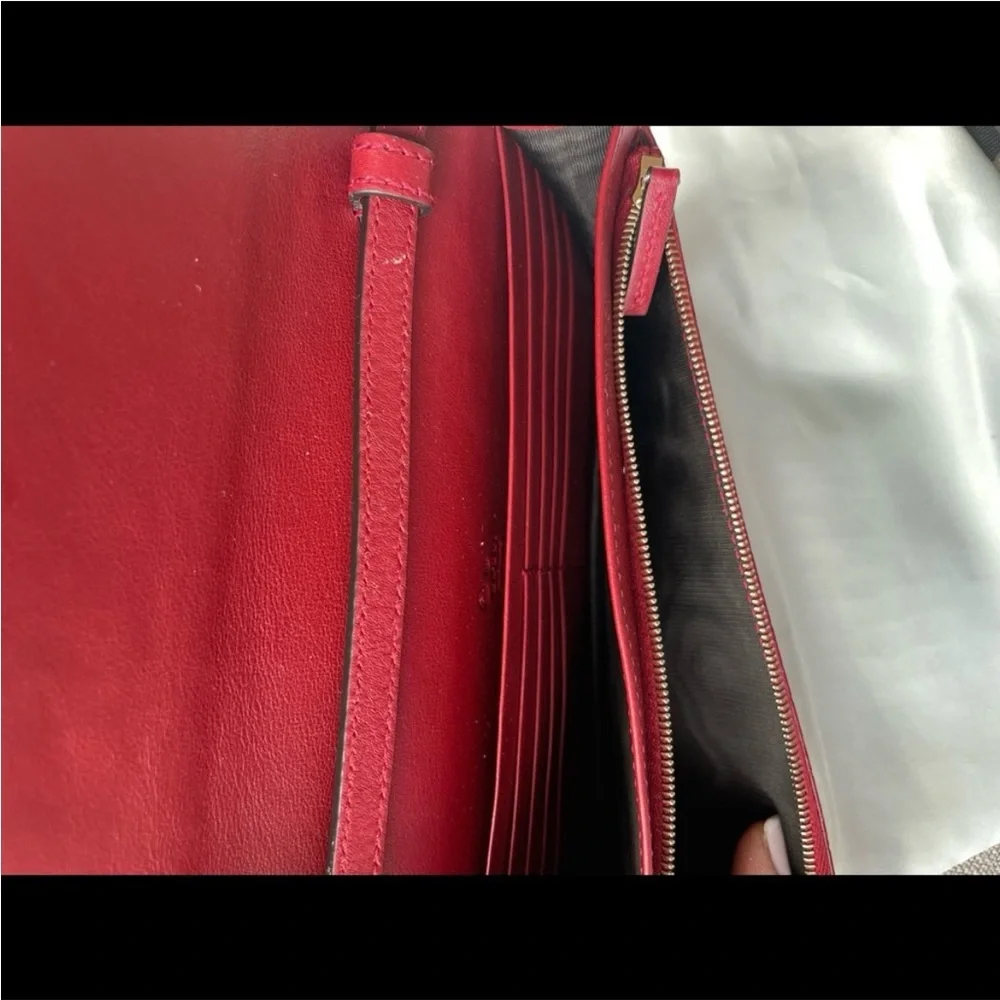 GUCCI Microguccissima Crossbody Wallet in Red - Picture 6 of 7
